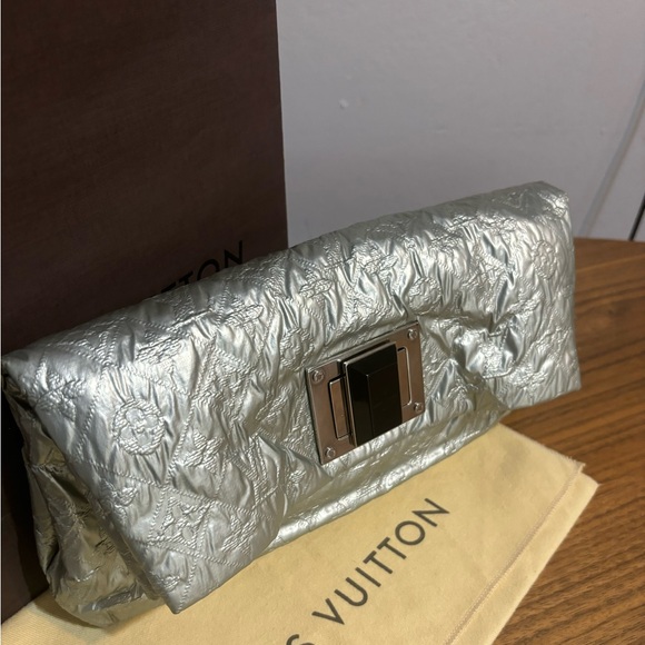 LOUIS VUITTON POCHETTE MONOGRAM ALTAIR SILVER  LIMELIGHT CLUTCH BAG M4072 - Picture 3 of 14